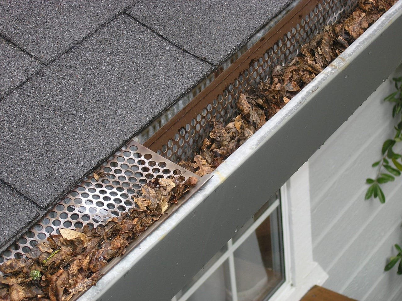 The Ultimate Guide to Cleaning and Repairing Your Gutters